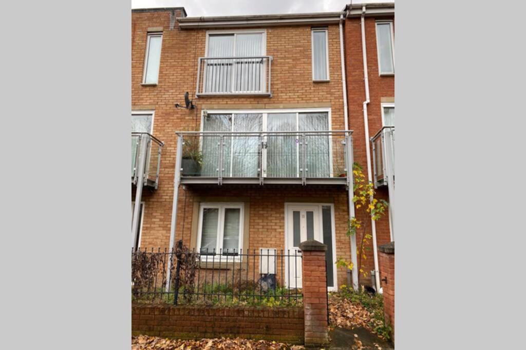 Large 5-Bed City Centre Townhouse With Secure Parking Manchester Exterior foto